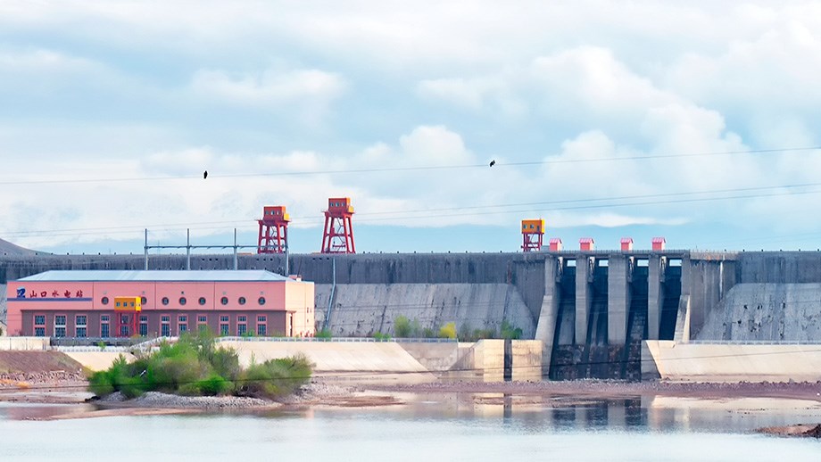 爱游戏ayx官方网站“” /><br />
</span> 
</p>
            </div>
            <!-- 翻页 -->

            <div class=
